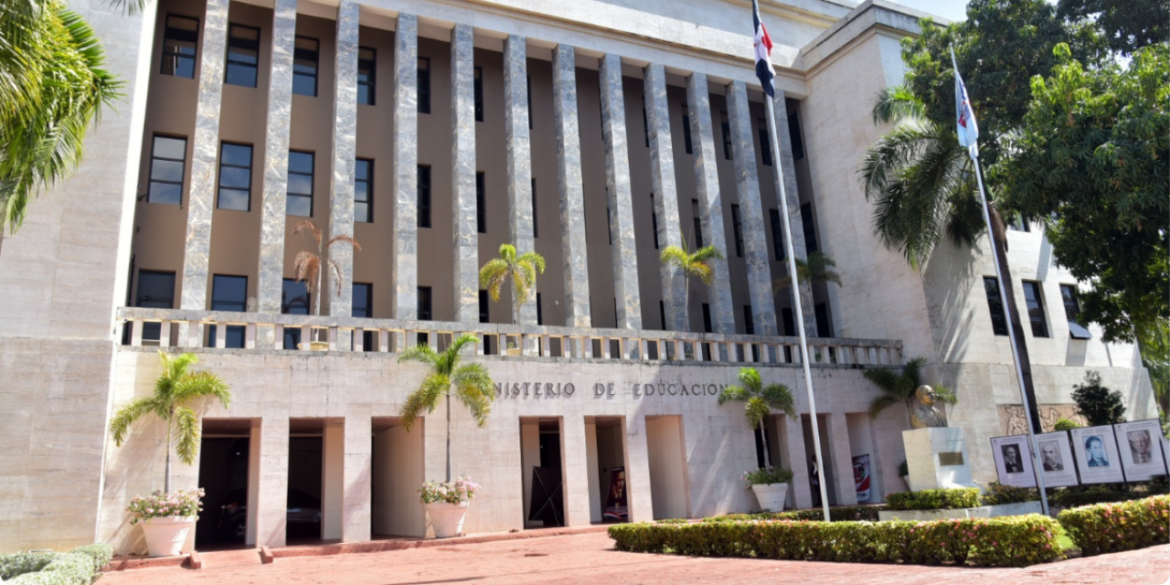 Ministerio de Educación cierra año escolar 2023-2024 con un balance positivo y cargado de logros