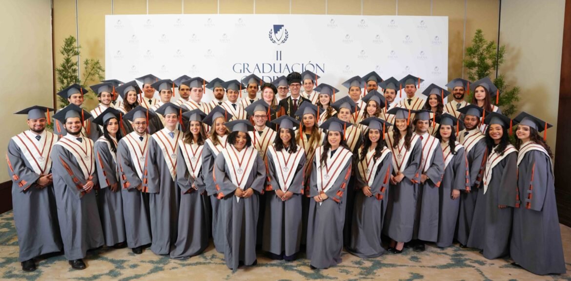 BARNA lleva a cabo su II Graduación Ordinaria de Licenciatura en Dirección Empresarial
