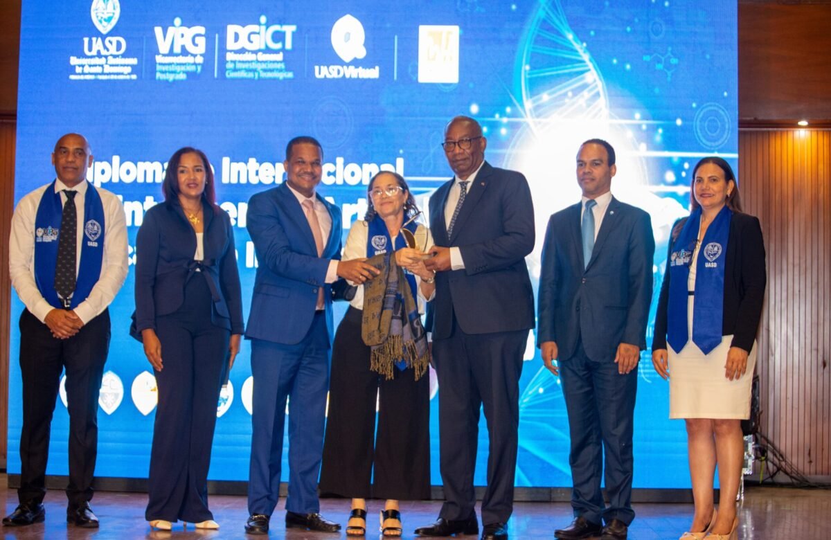 UASD gradúa a 1,078 en diplomado internacional de IA aplicada