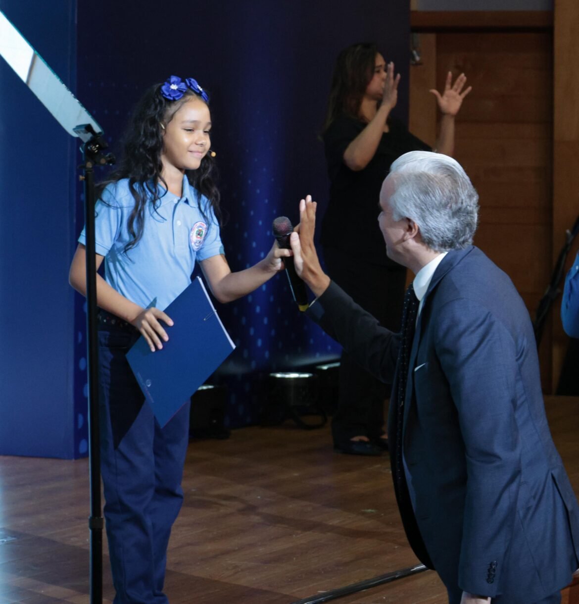 Ministro De Camps lanza hoja de ruta educativa