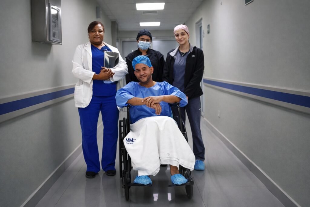 Parte del equipo y el paciente