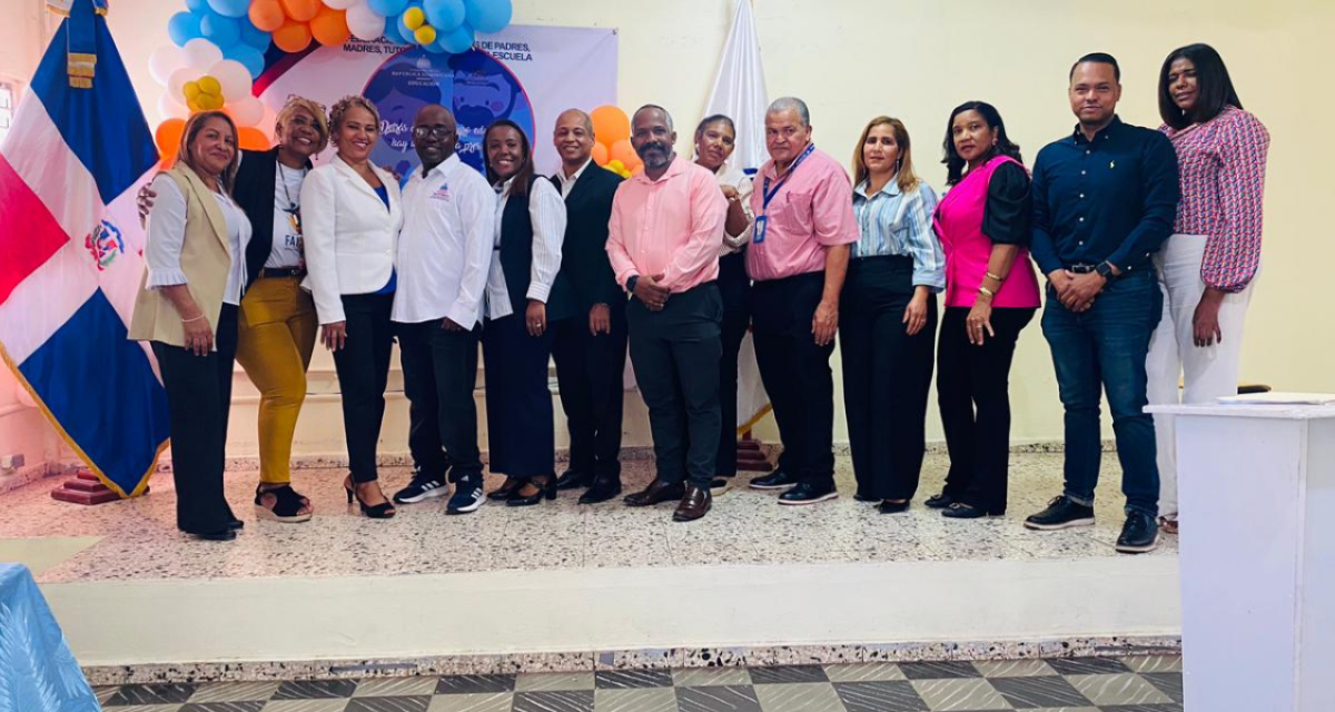 MINERD reconoce a familias por promover la paternidad y maternidad responsables