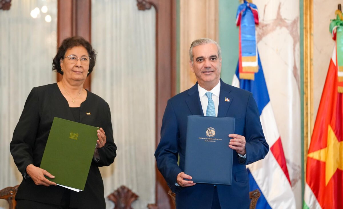 República Dominicana y Surinam firman acuerdos de cooperación en turismo, agricultura e inversión privada