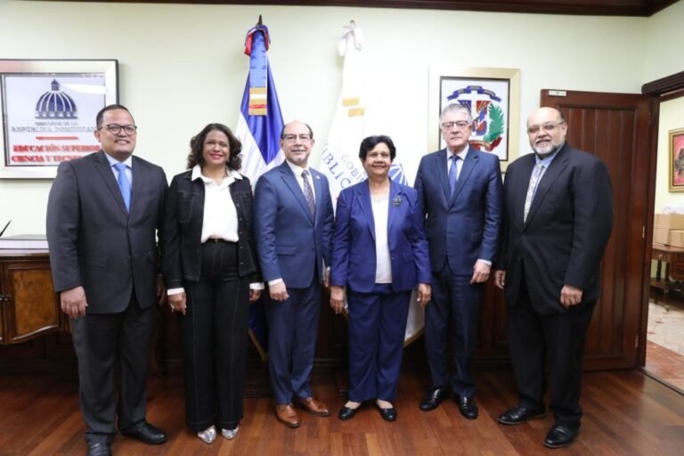 MESCyT y Universidad Albizu apoyarán rehabilitación de reclusos mediante formación académica