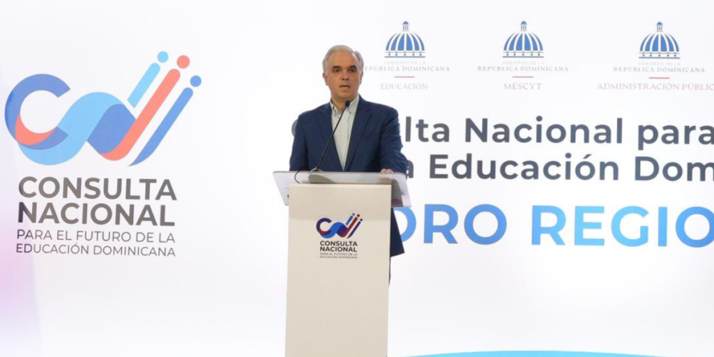Luis Miguel De Camps encabeza foro sectorial del MINERD para definir el futuro de la educación dominicana