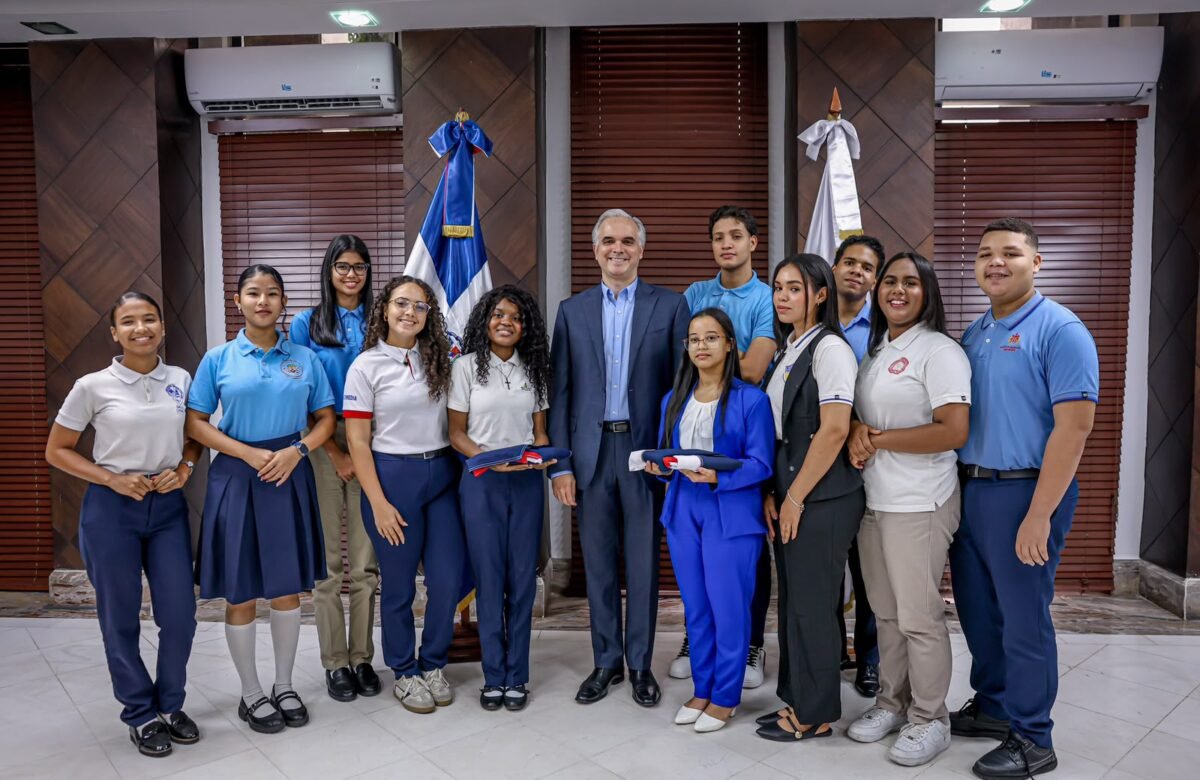 Estudiantes dominicanos representarán al país en programas internacionales de liderazgo y debate