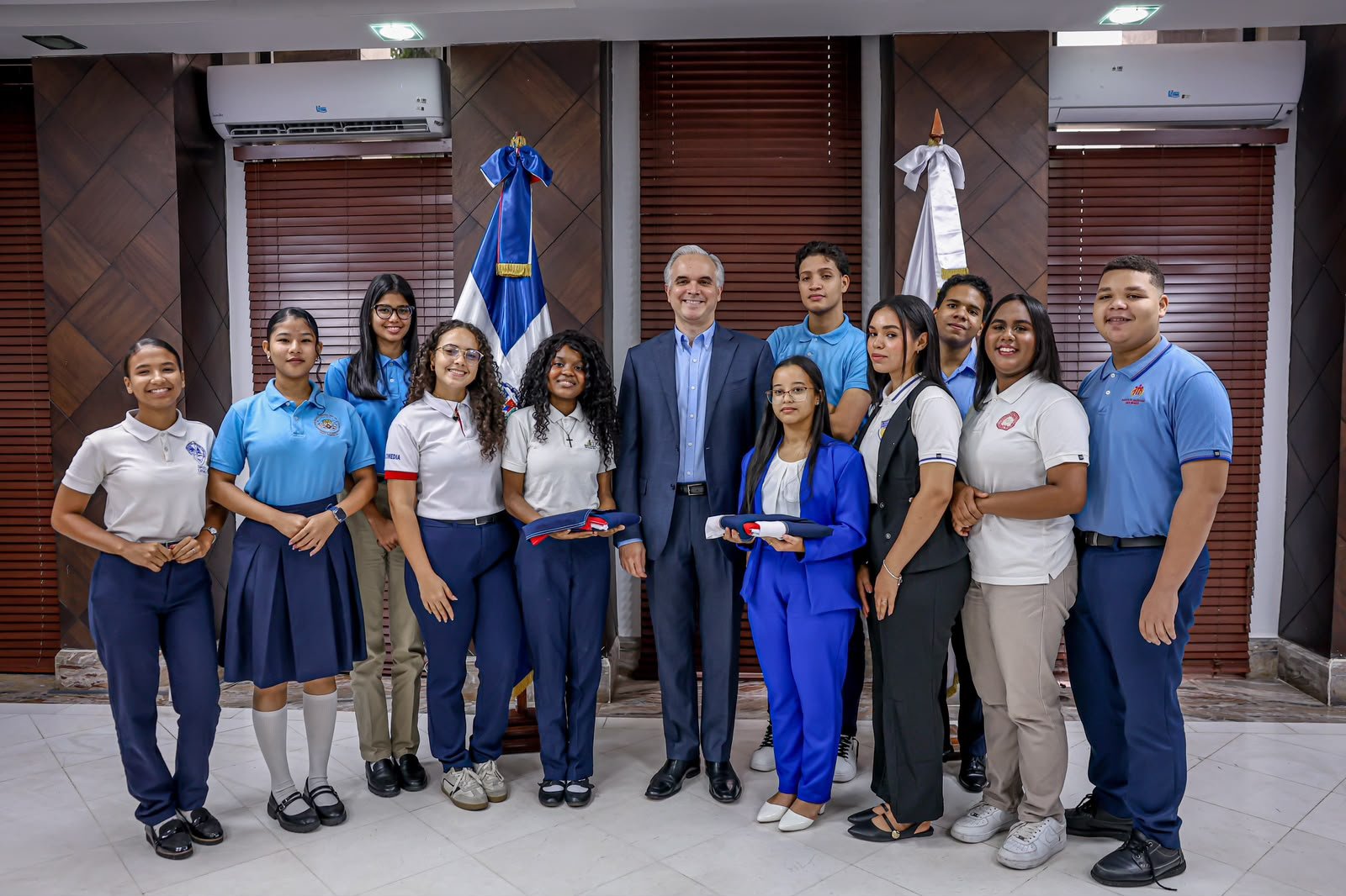 Estudiantes dominicanos representarán al país en programas internacionales de liderazgo y debate