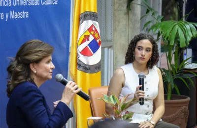 Raquel Peña exhorta a los jóvenes a vencer el miedo e involucrarse en la política