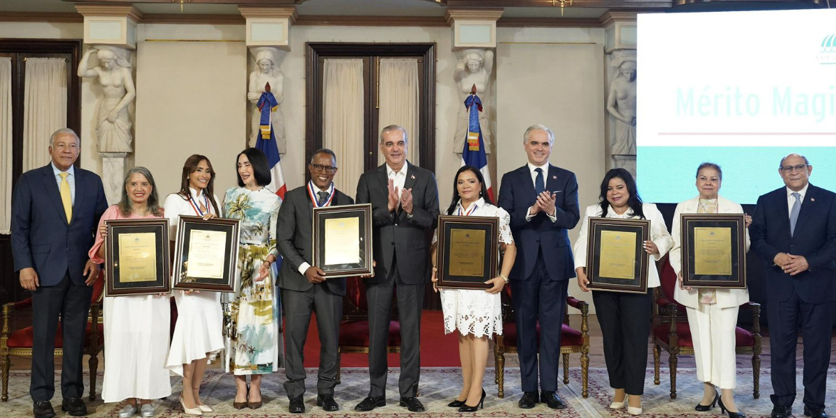  Gobierno reconoce la excelencia docente con la Medalla al Mérito Magisterial 2026